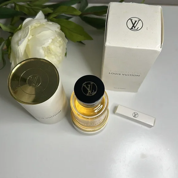LV fragrance with sample - Picture 4 of 9